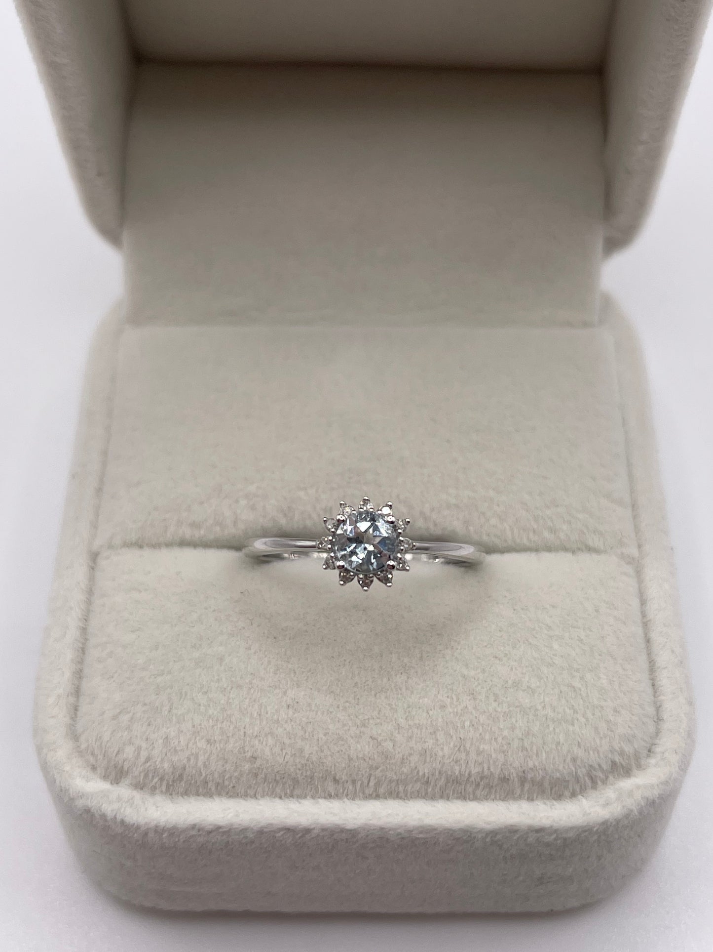 9ct gold aquamarine and diamond ring