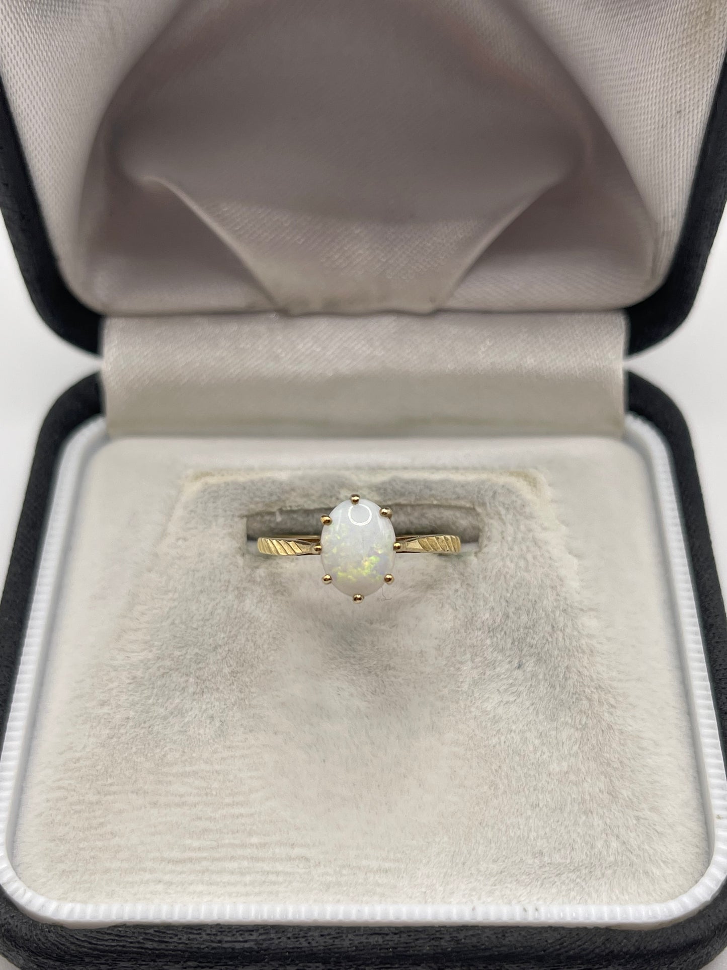 9ct gold opal ring