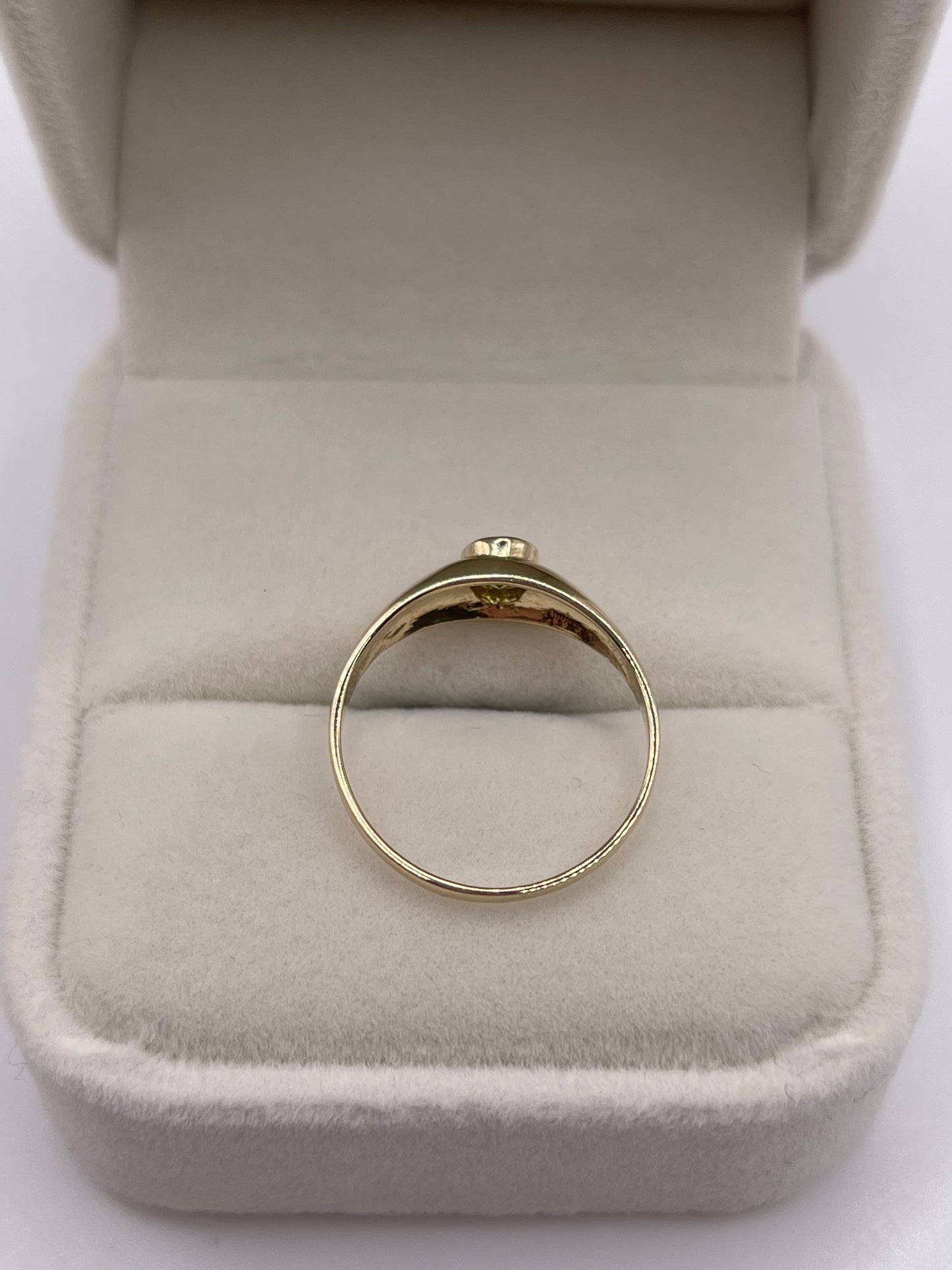 9ct gold peridot gypsy ring