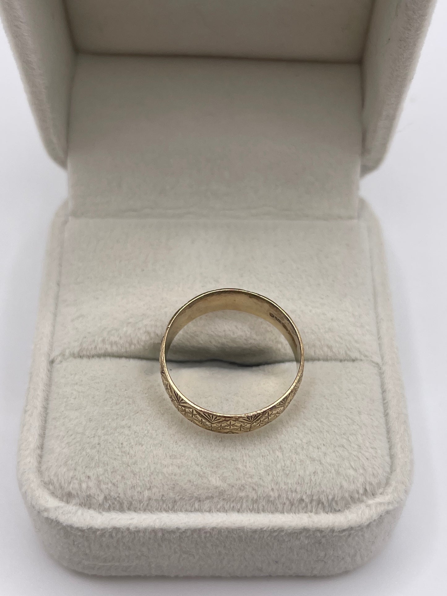 9ct gold patterned band