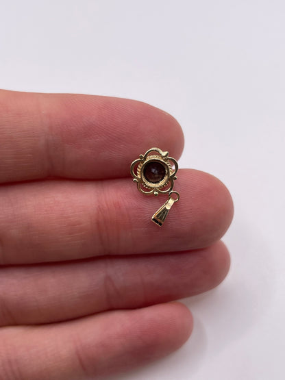 9ct gold garnet pendant