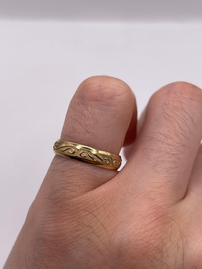 9ct gold patterned band