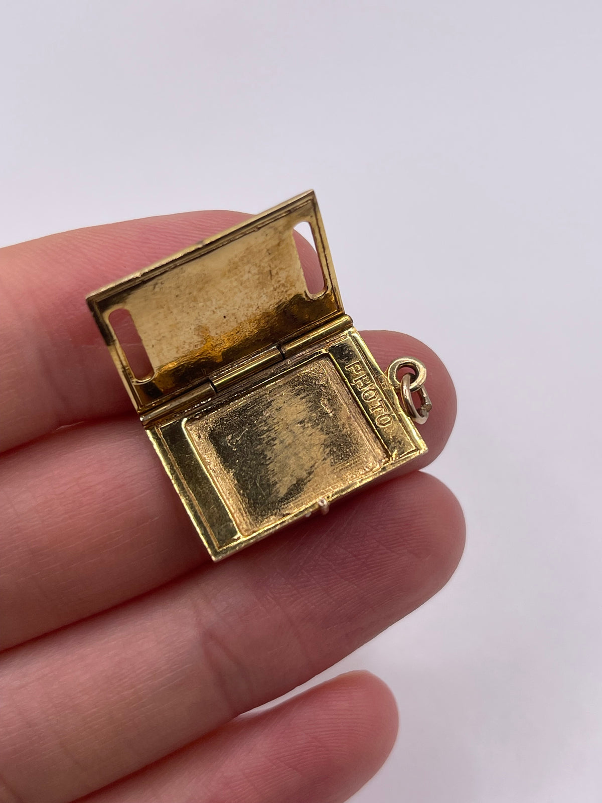 9ct gold passport charm