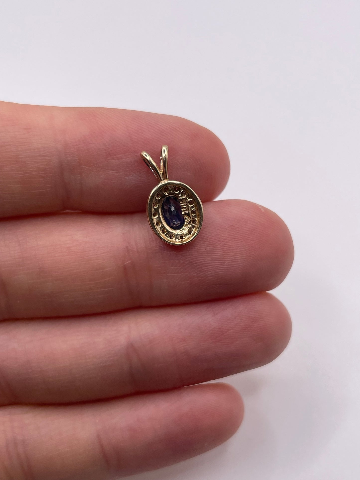 9ct gold sapphire and diamond pendant