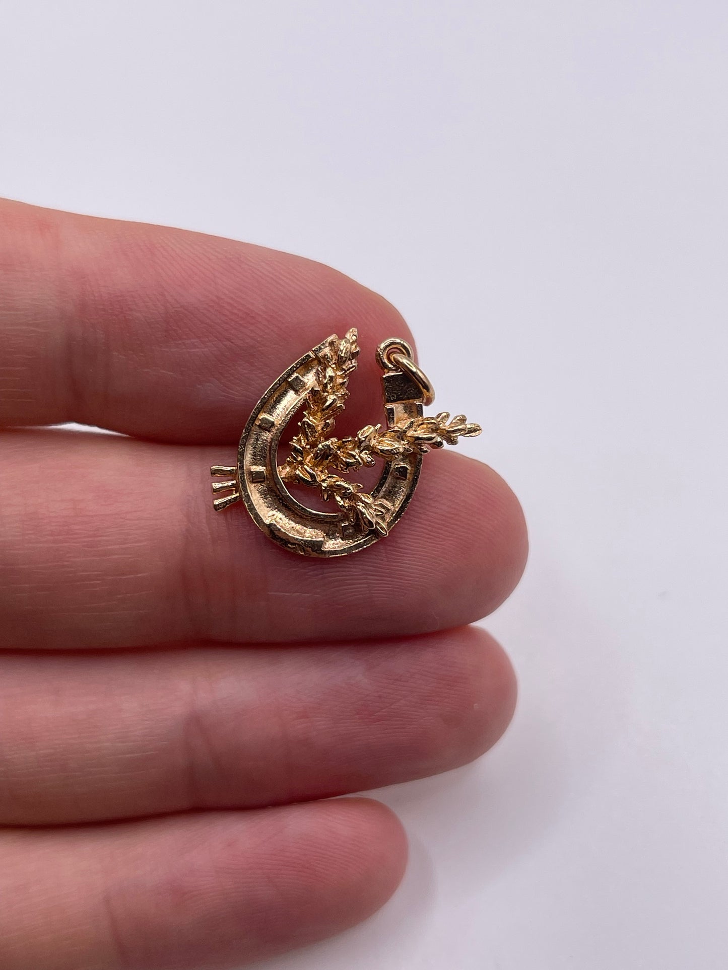 9ct gold horseshoe charm