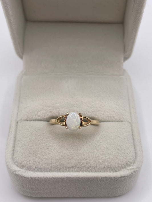 9ct gold opal ring