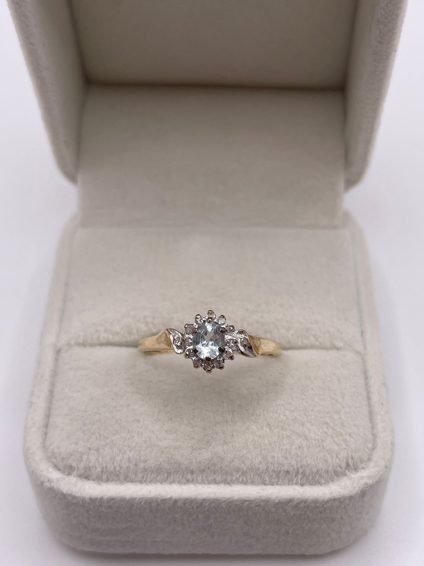 9ct gold aquamarine and diamond ring