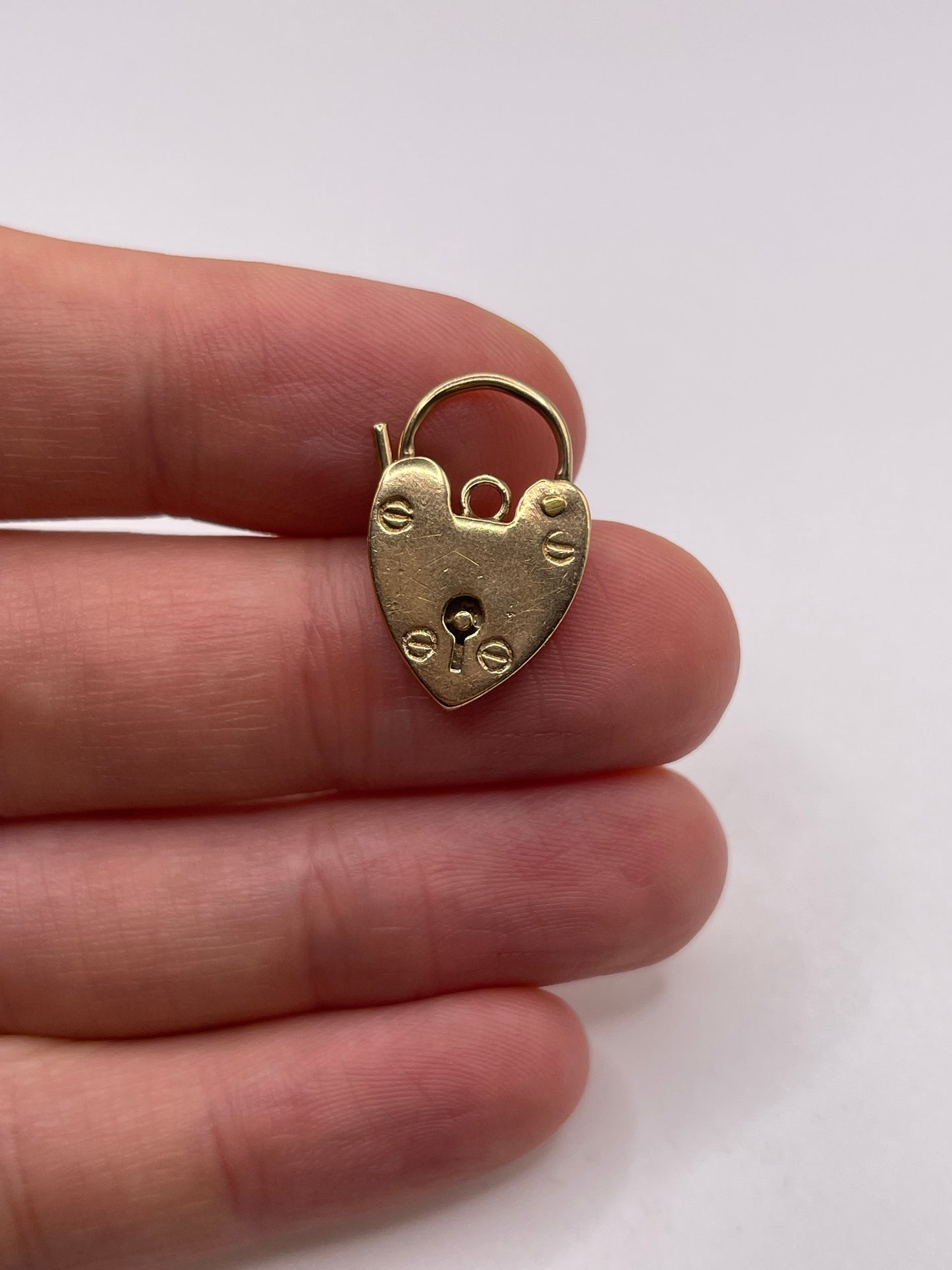 9ct gold padlock 2