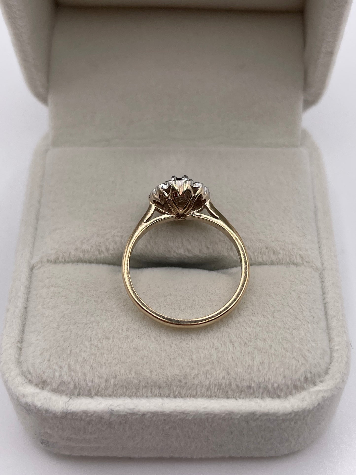 9ct gold garnet and diamond ring