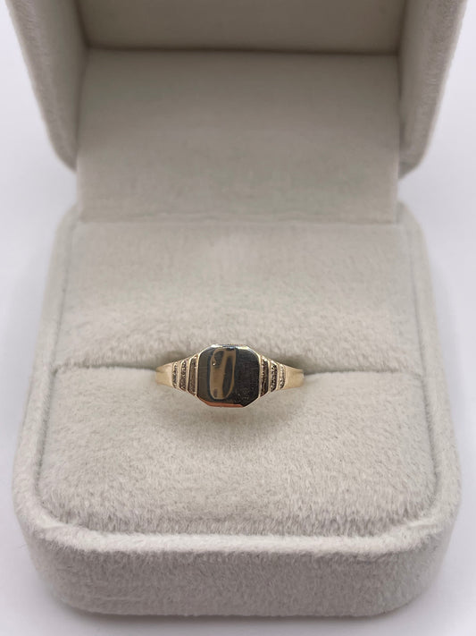 9ct gold signet ring