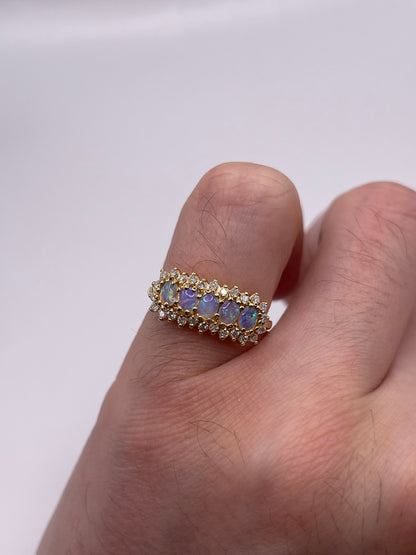 18ct gold opal and diamond ring