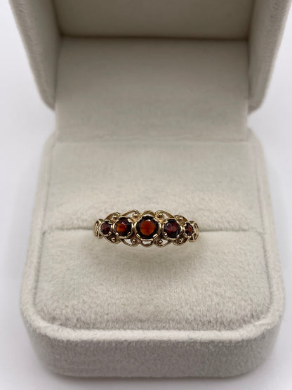 9ct gold garnet ring