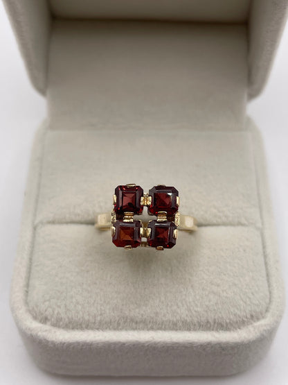 9ct gold garnet ring