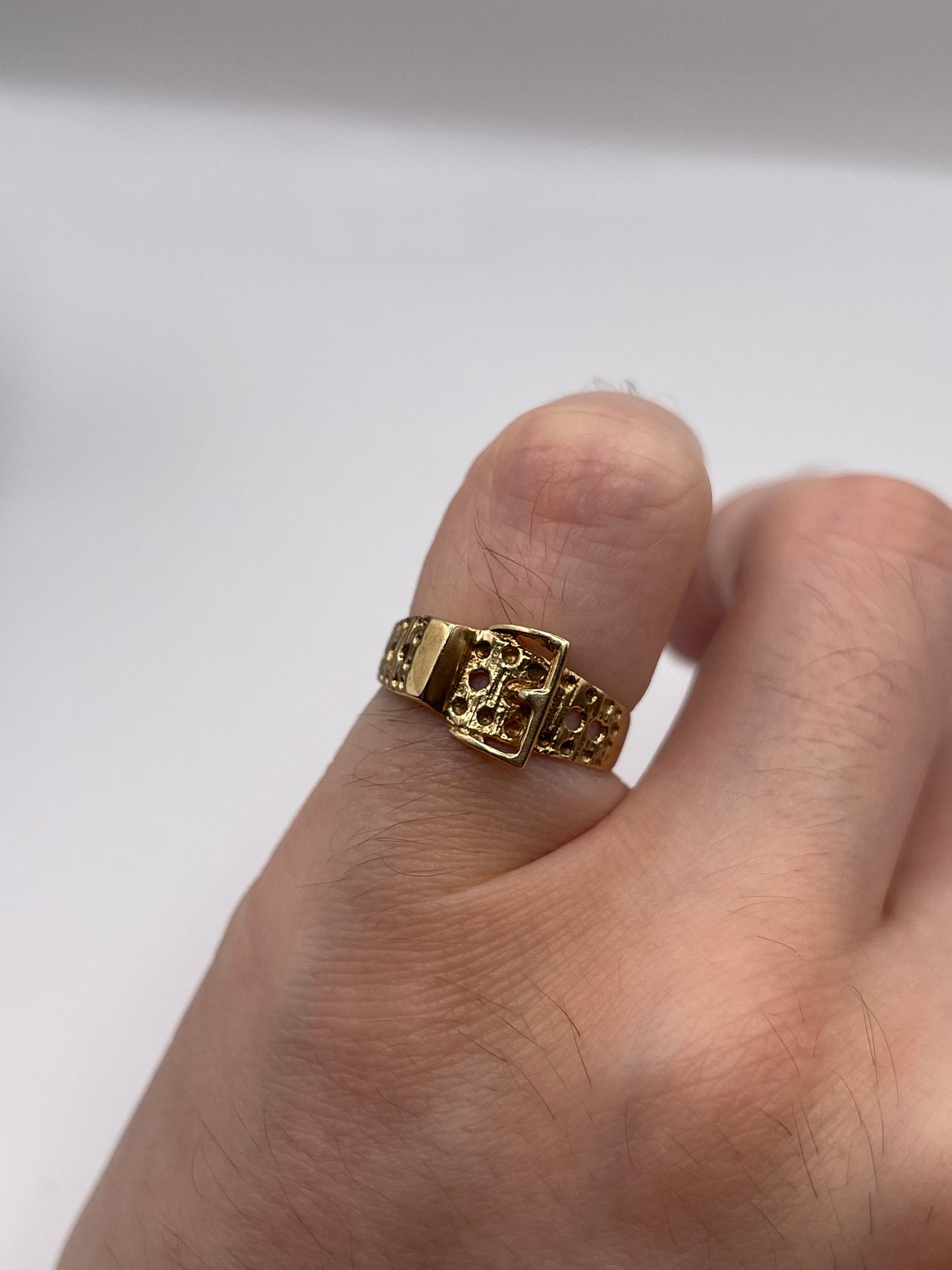 9ct gold buckle ring