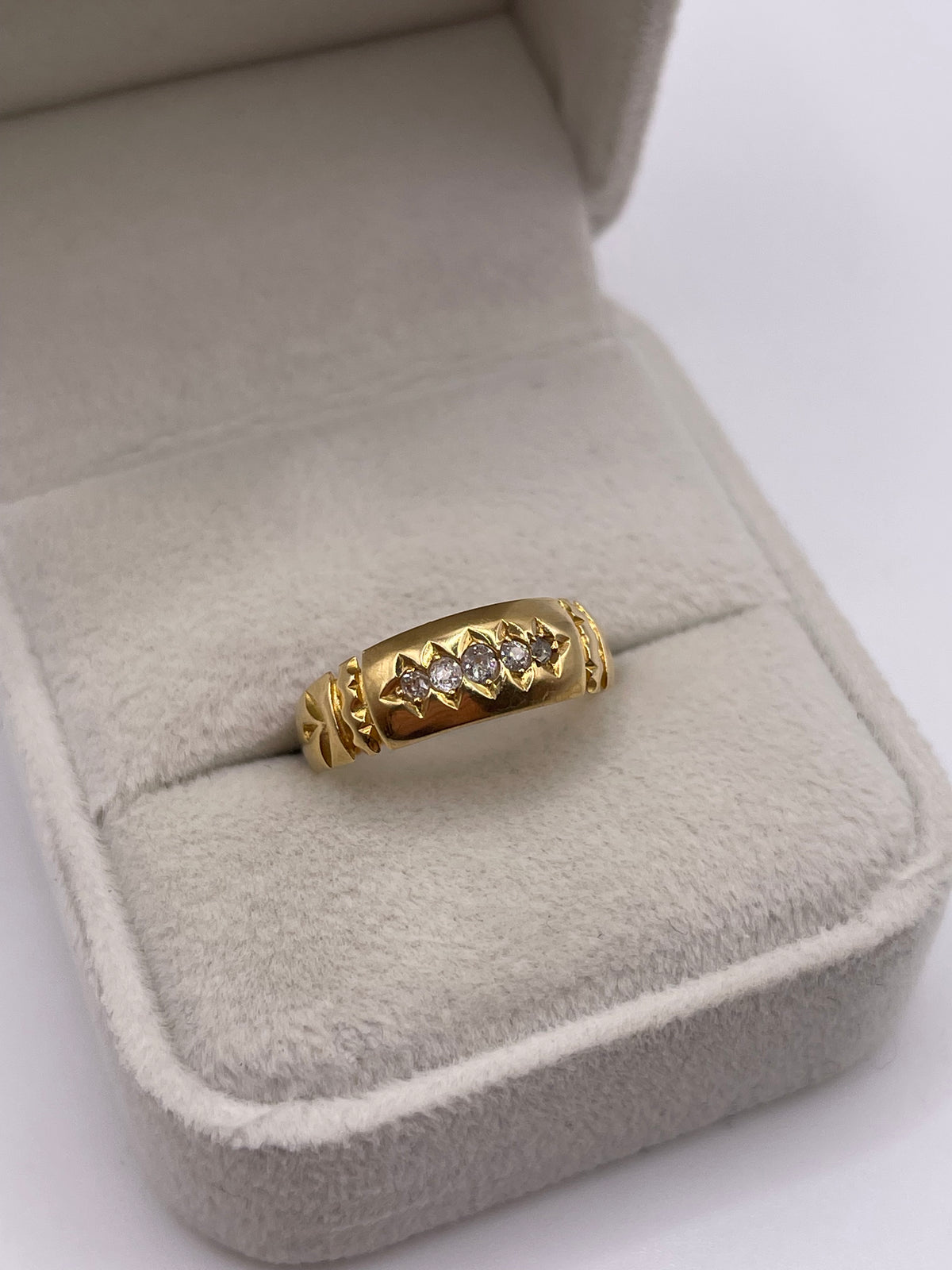 Antique 18ct gold diamond ring