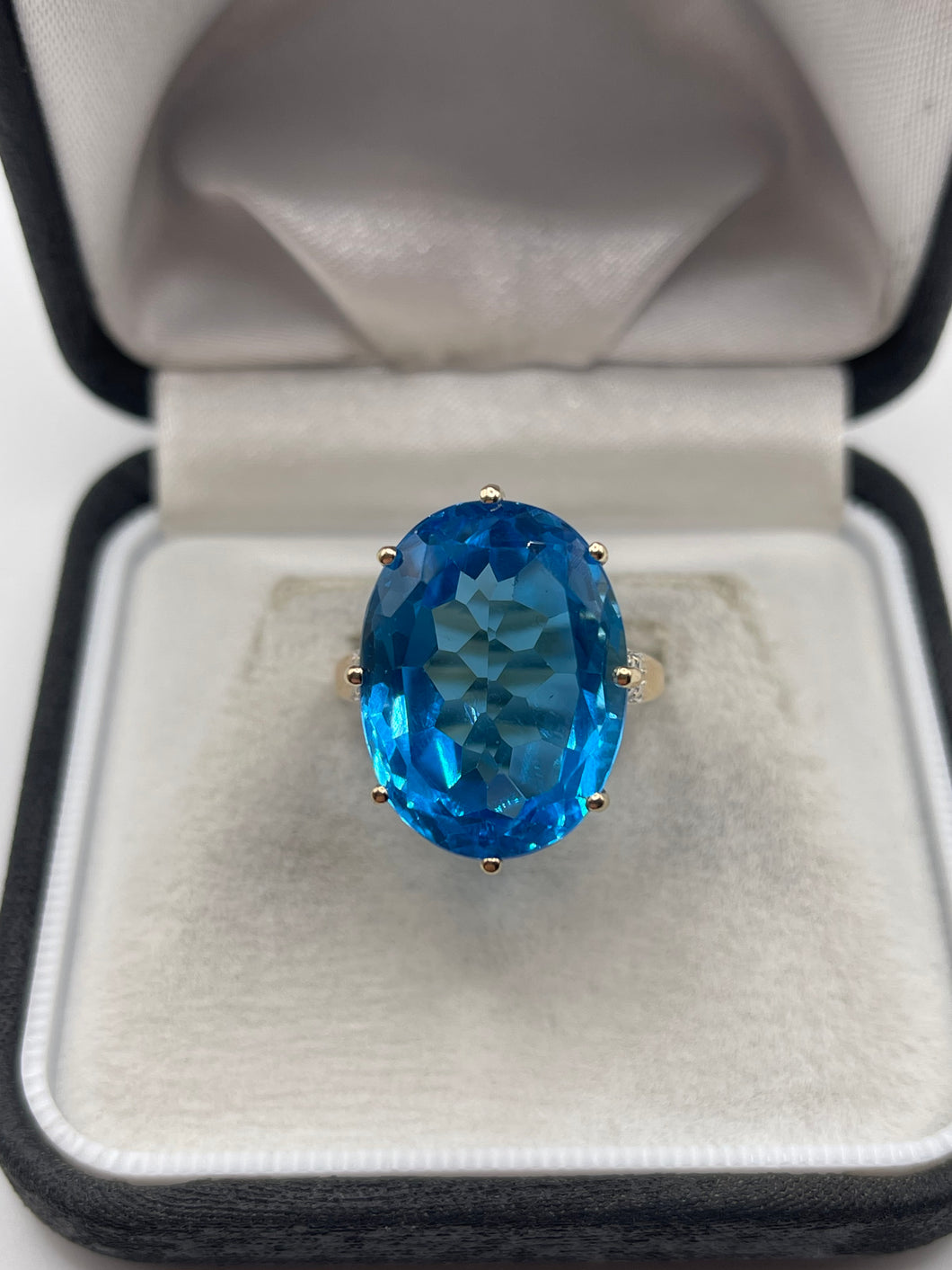 9ct gold blue topaz ring