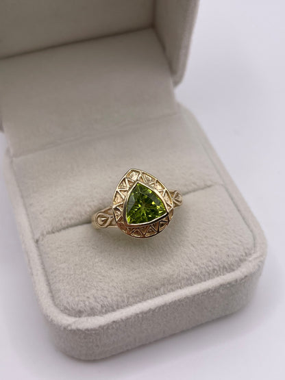 9ct gold peridot ring