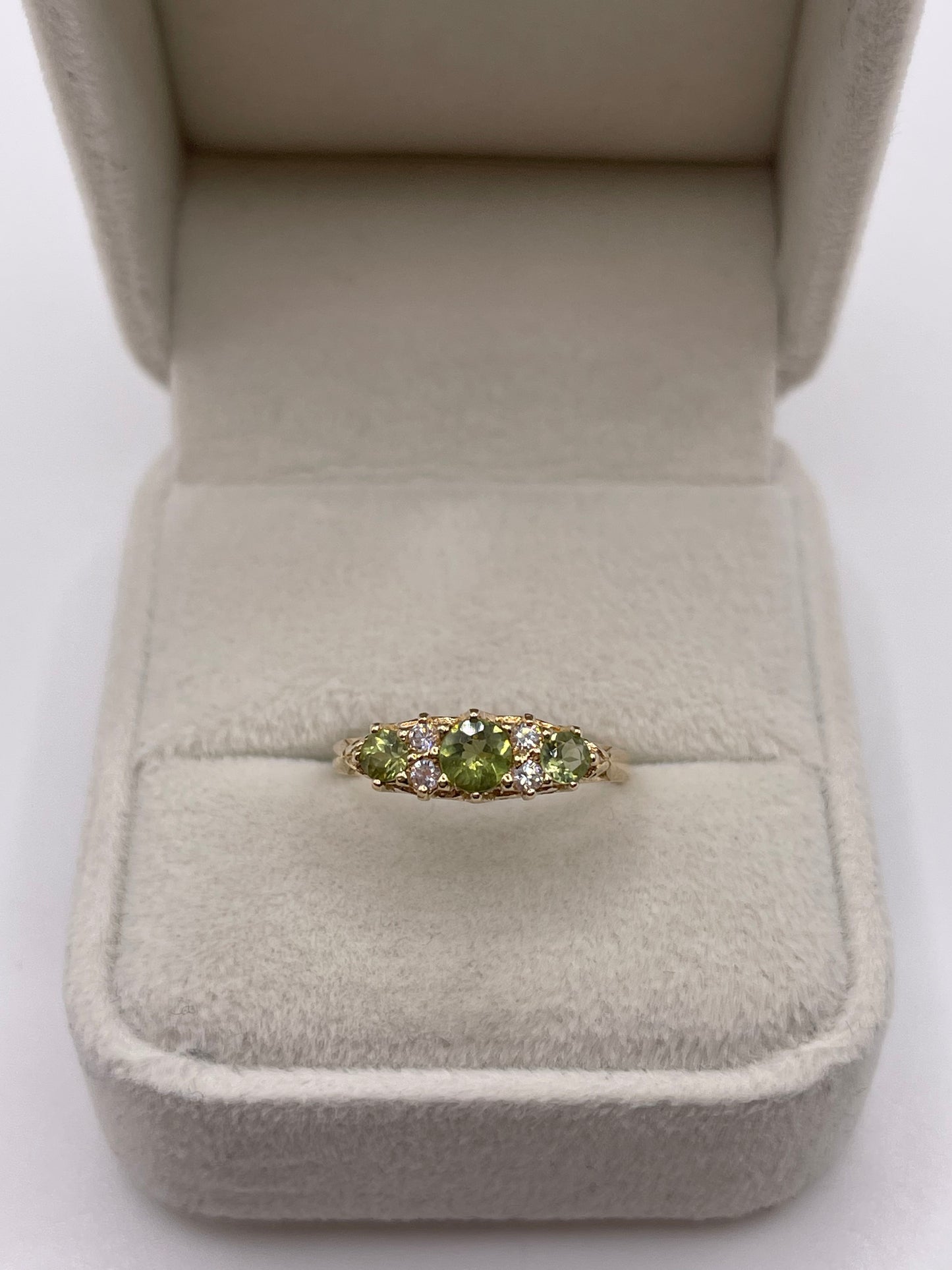 9ct gold peridot and diamond ring