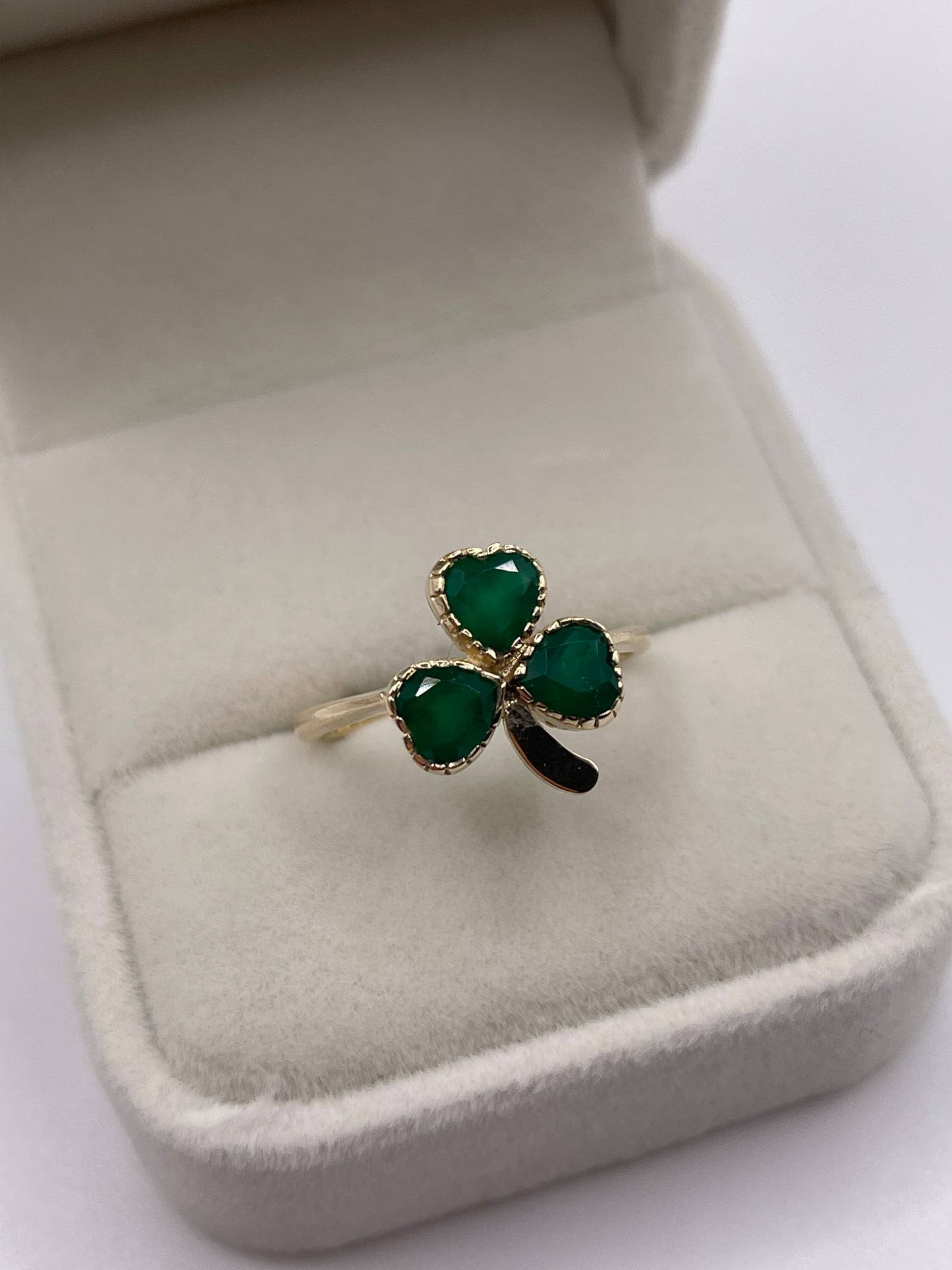 9ct gold green agate clover ring