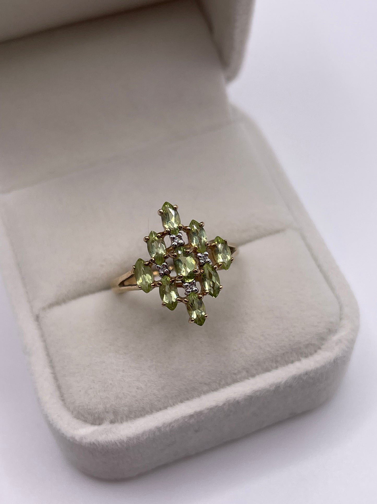 9ct gold peridot and diamond ring
