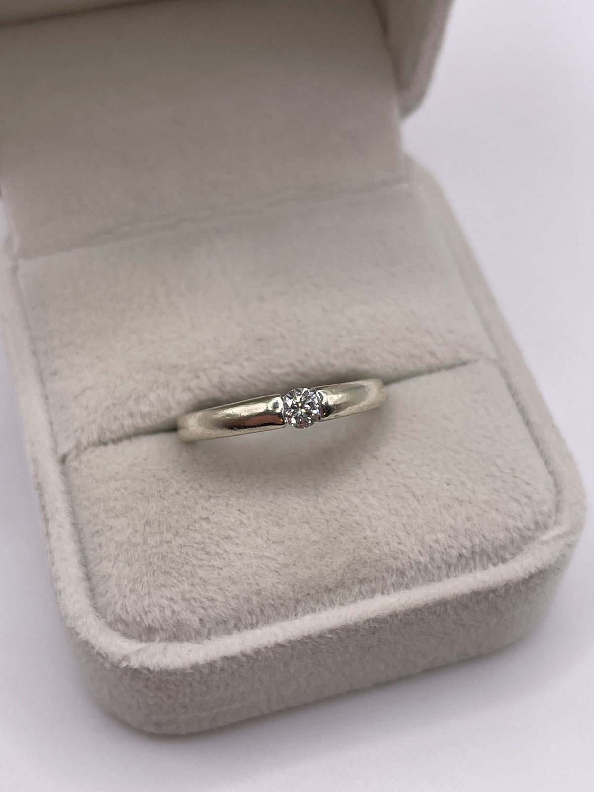 9ct white gold diamond ring