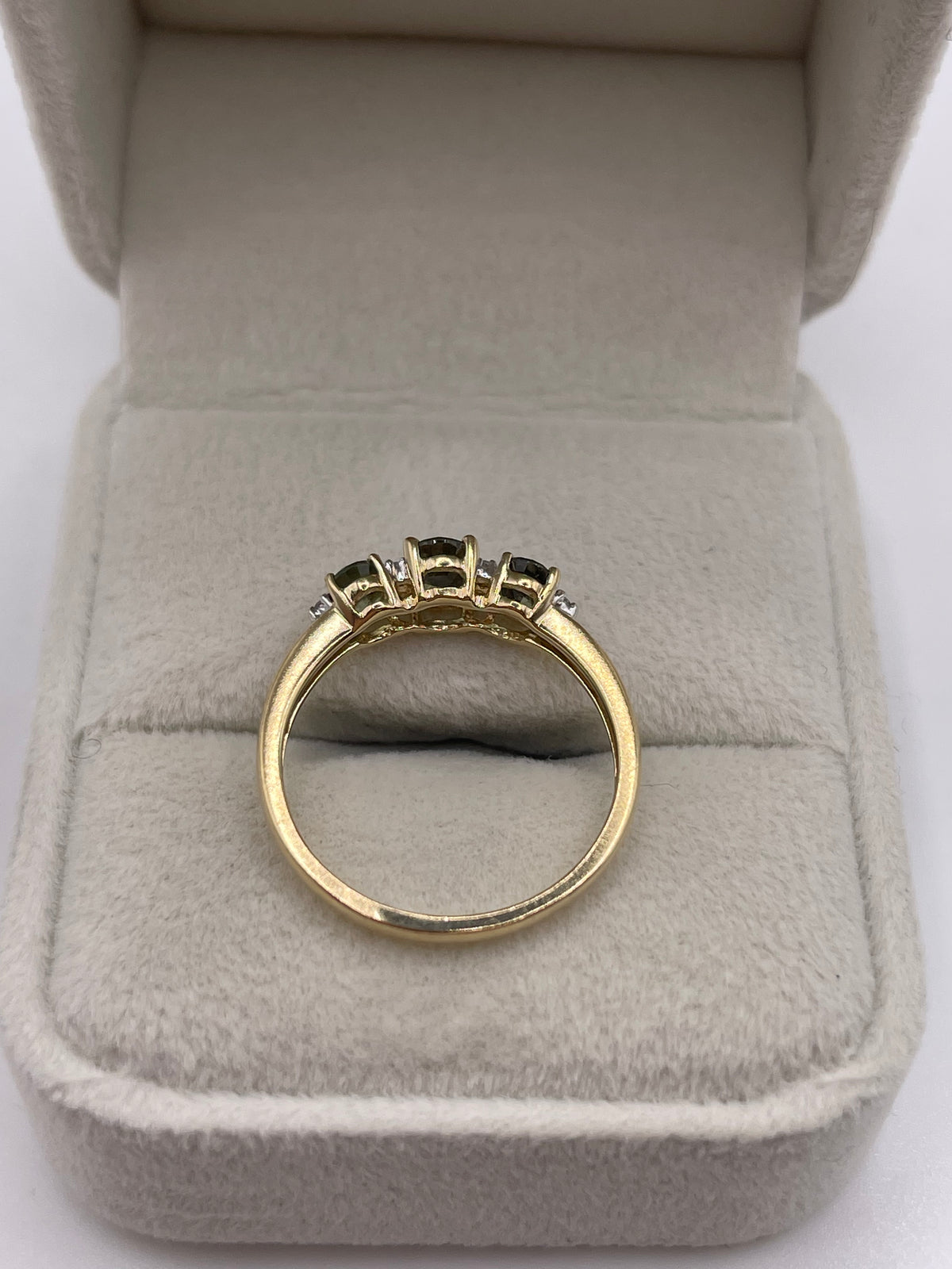 9ct gold green sapphire and diamond ring