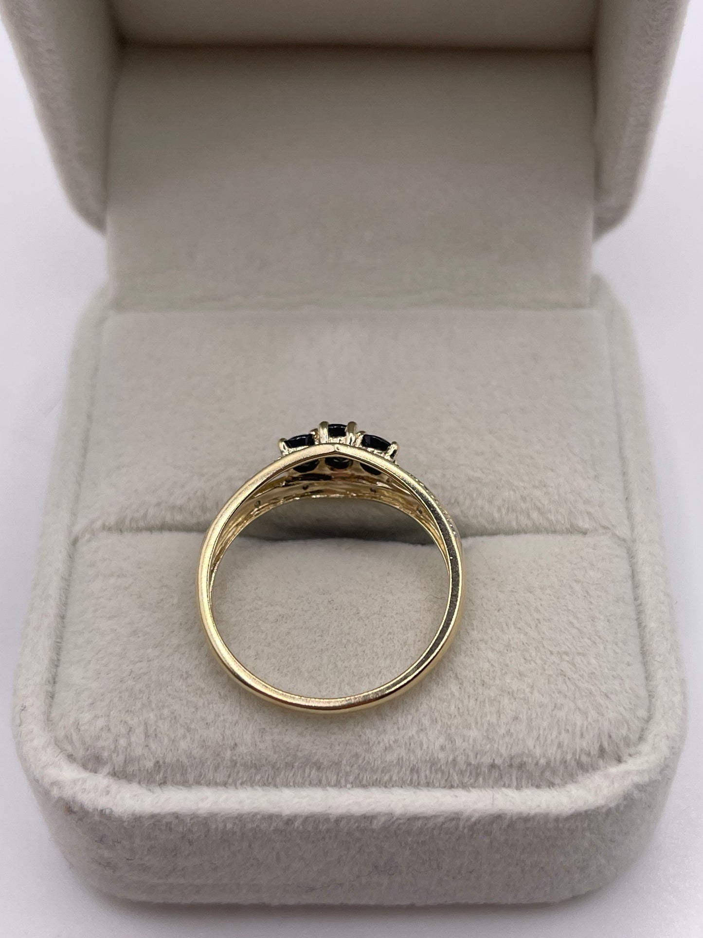 9ct gold sapphire and diamond ring