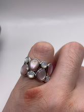 Load image into Gallery viewer, 9ct white gold mother of pearl ring
