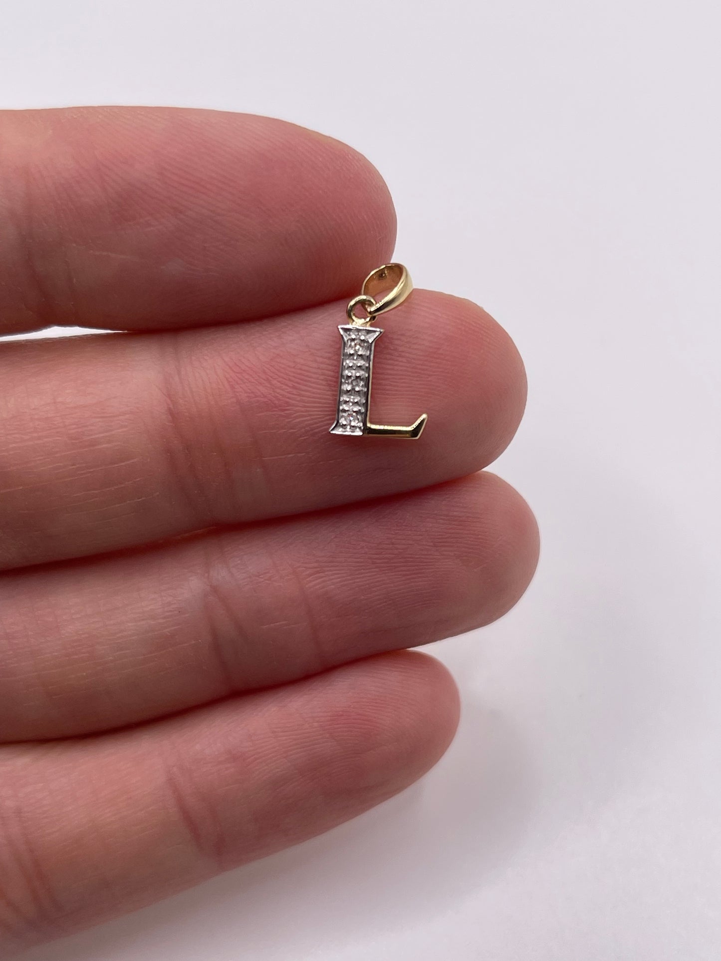 9ct gold diamond initial L pendant