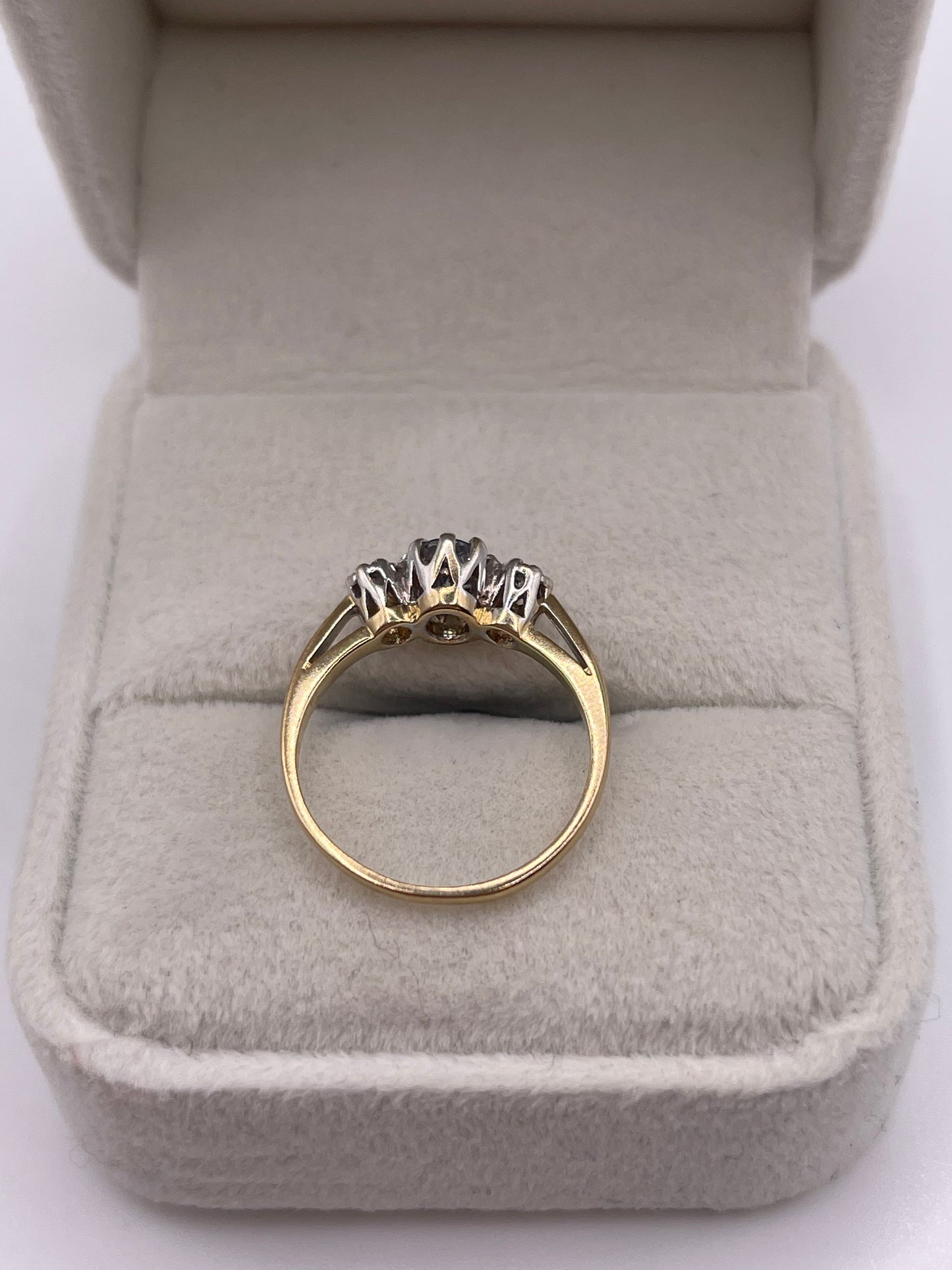 9ct gold sapphire and diamond ring