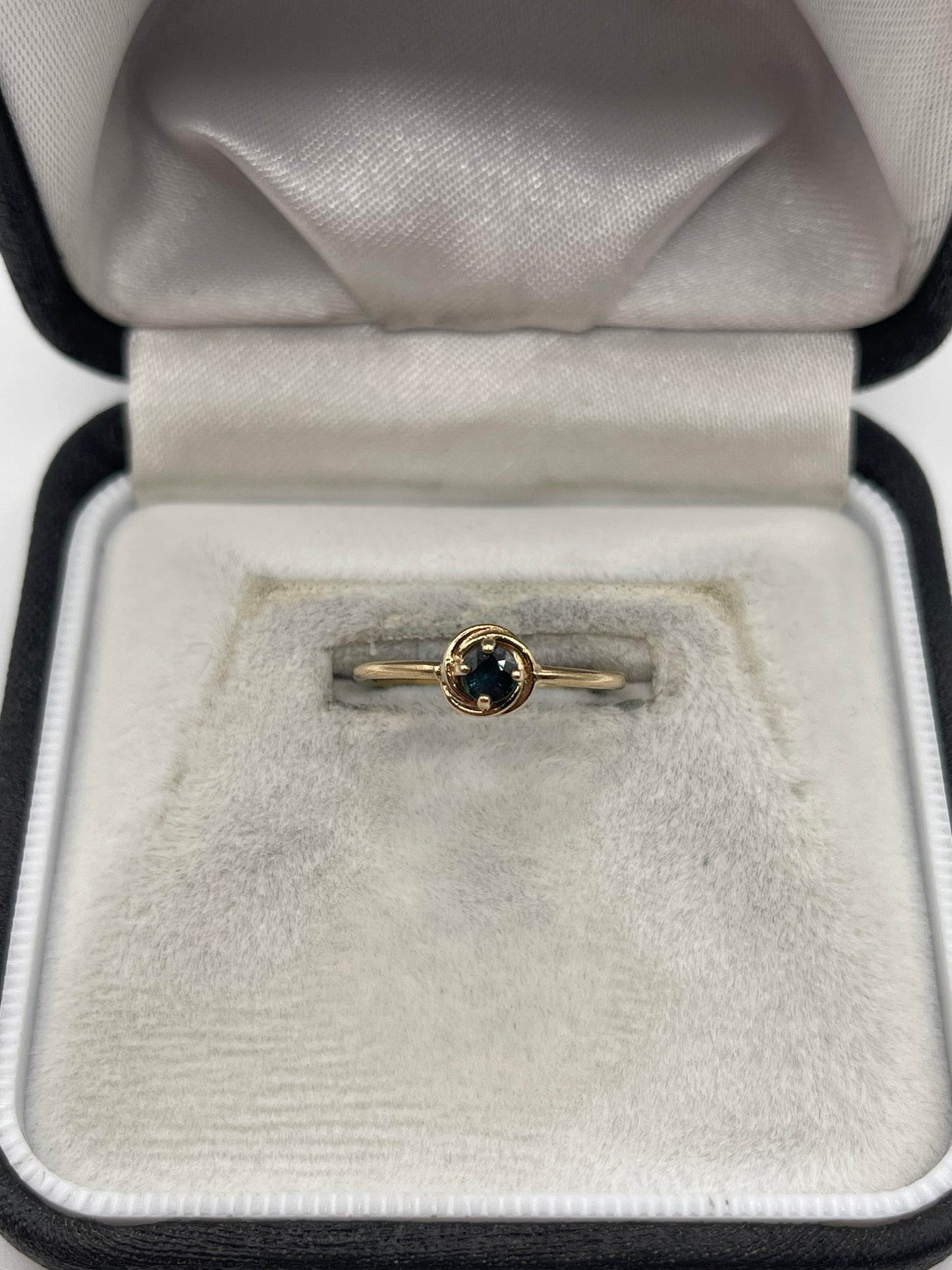9ct gold sapphire ring