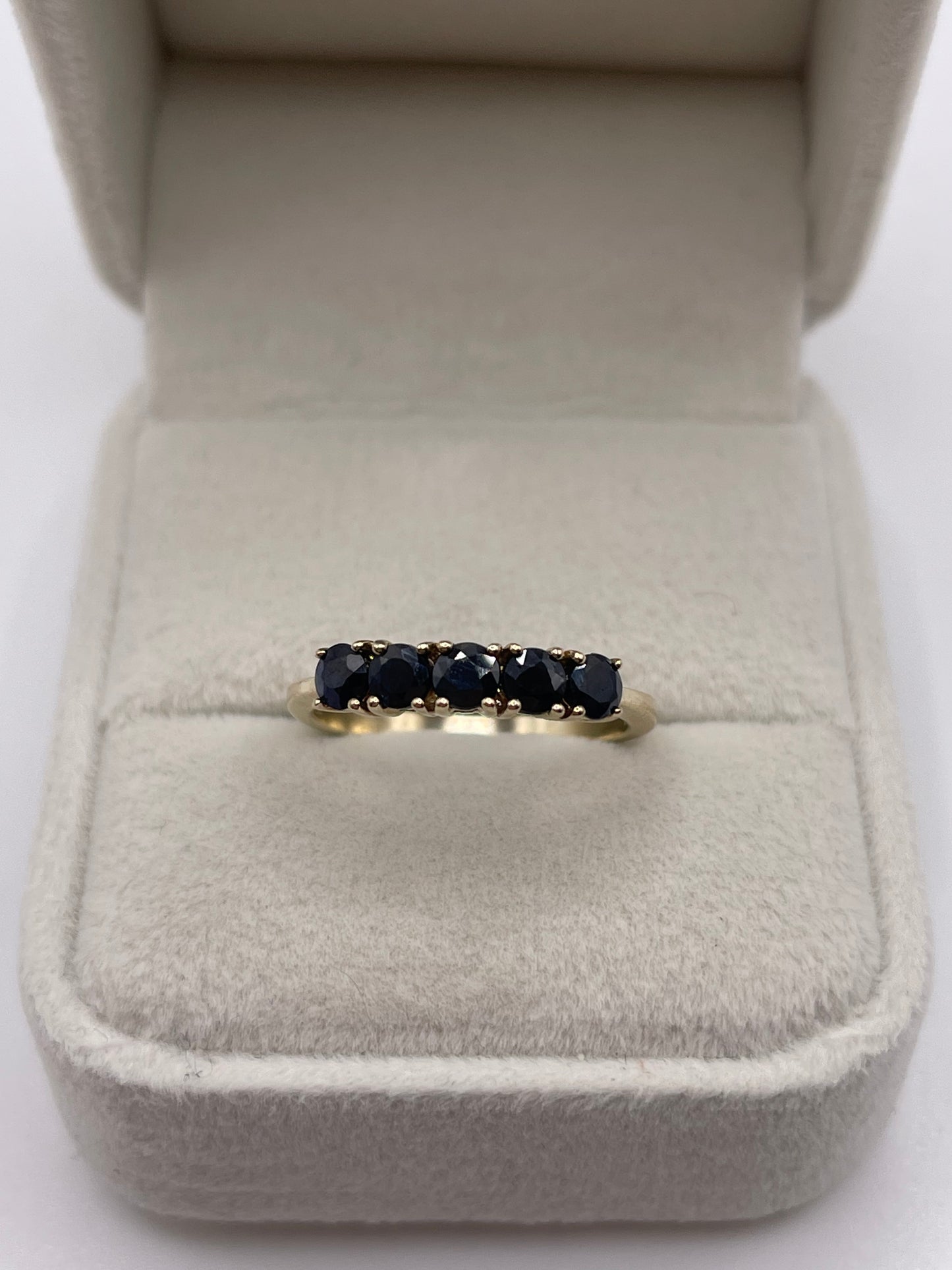 9ct gold sapphire ring