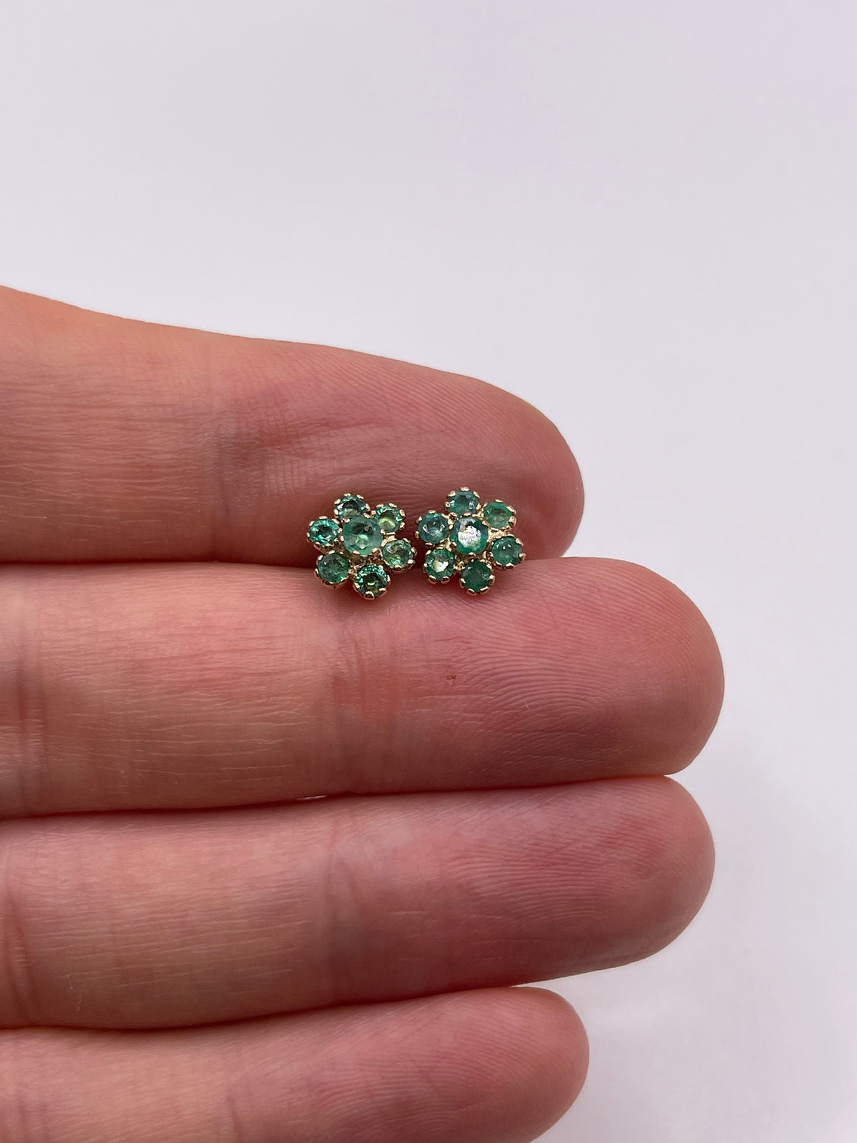 9ct gold emerald earrings