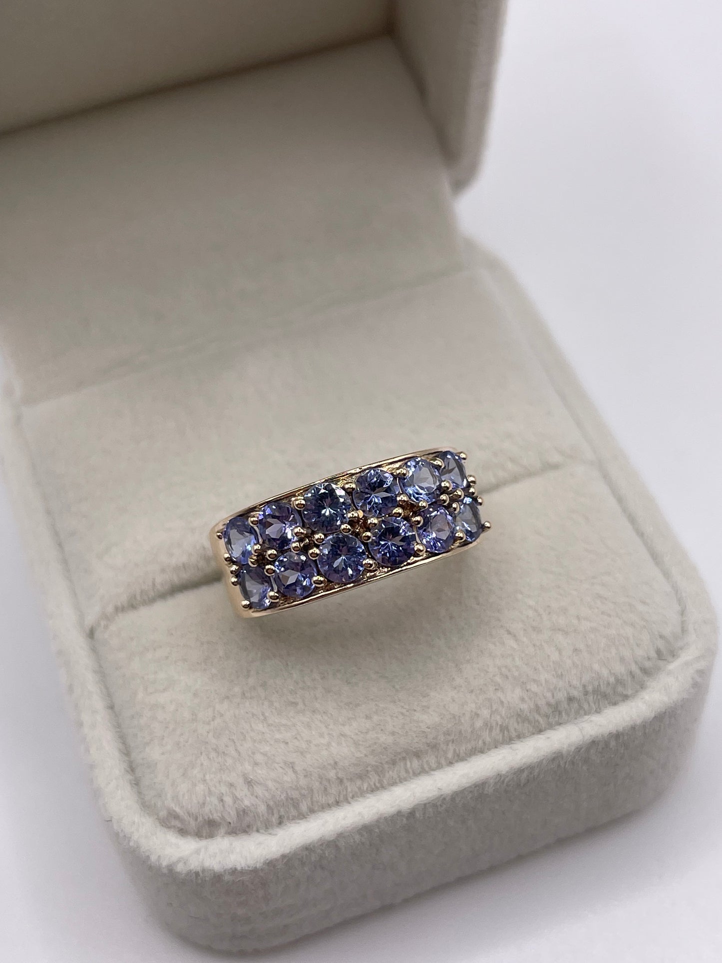 9ct gold tanzanite ring
