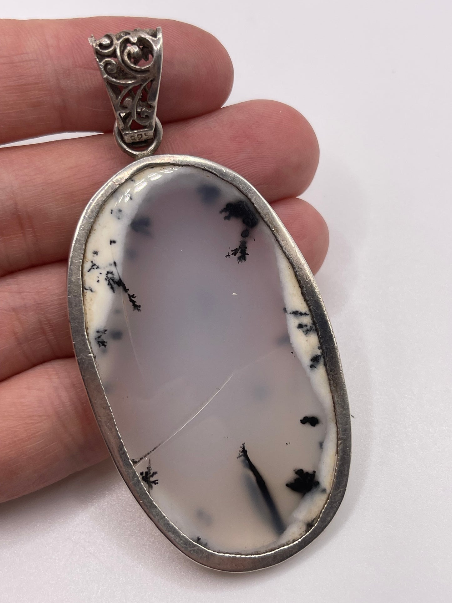 Silver gemstone pendant