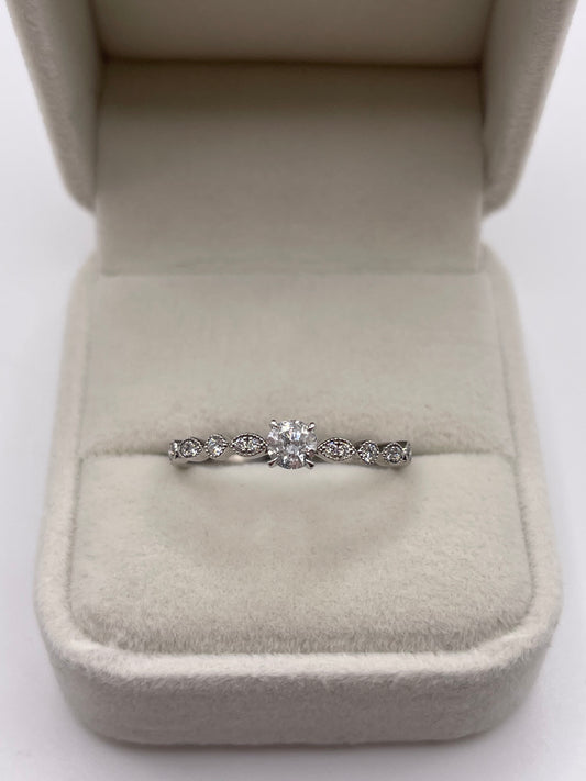 18ct white gold diamond ring