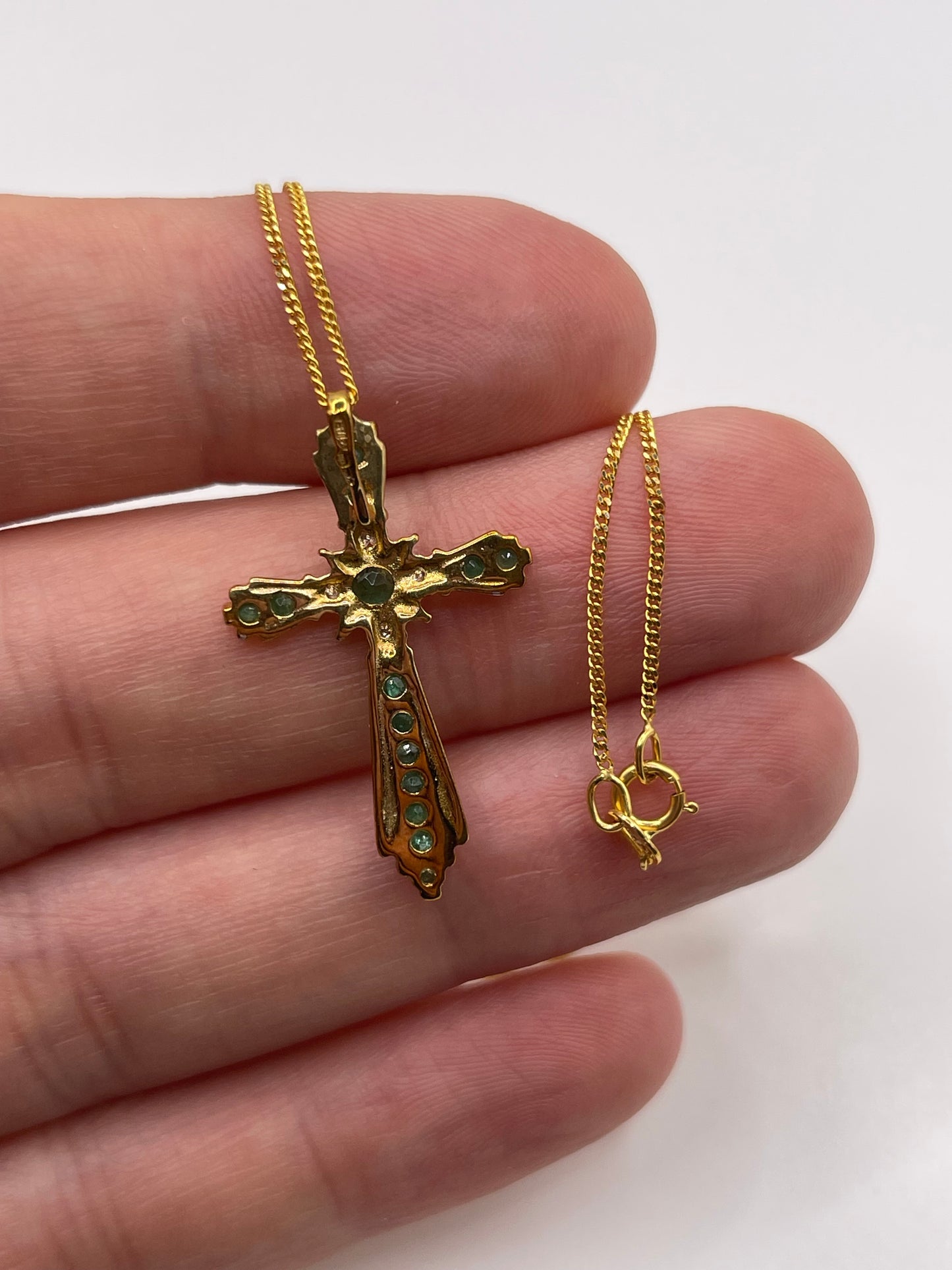 9ct gold emerald and diamond necklace