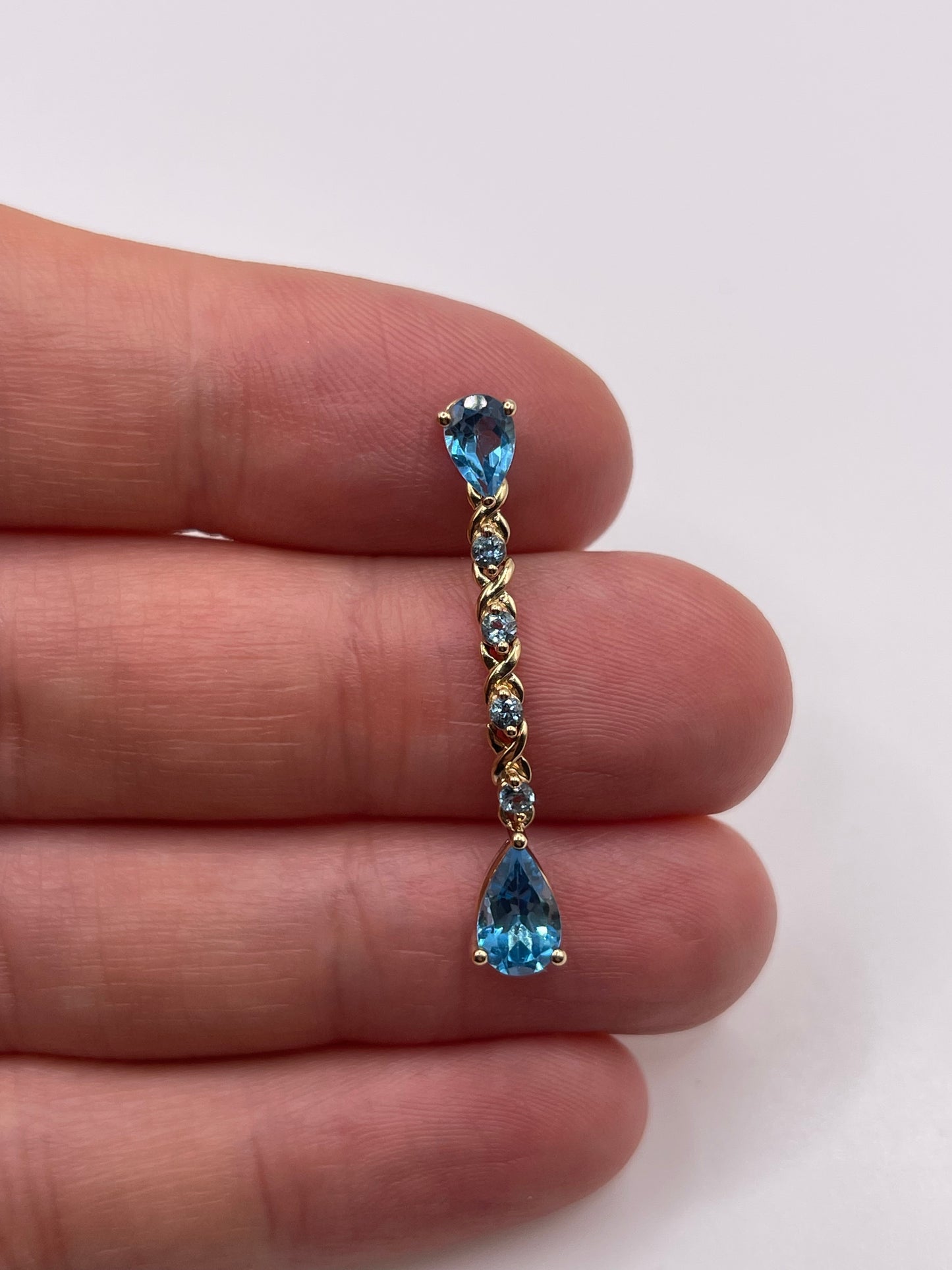 9ct gold topaz pendant
