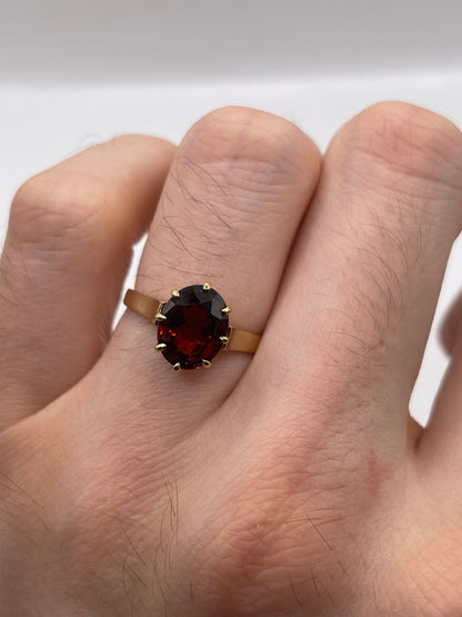 9ct gold garnet ring