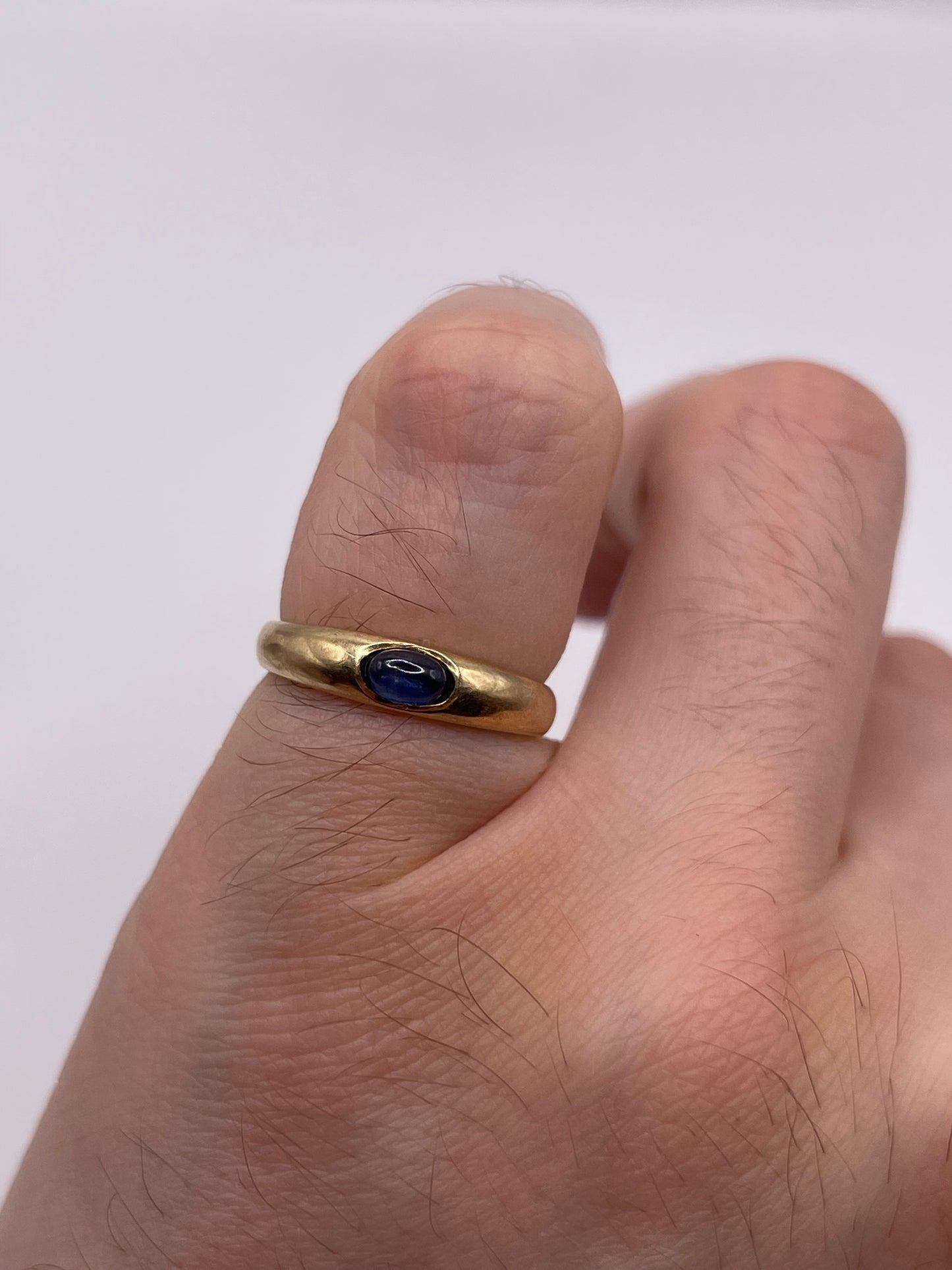 9ct gold cabochon sapphire ring