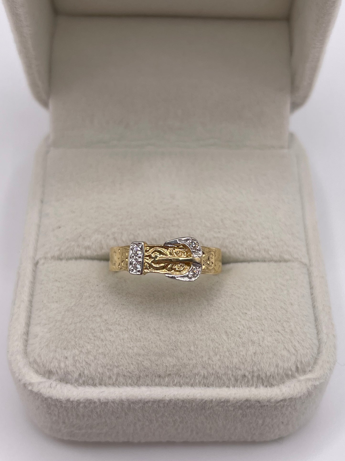 9ct gold cz buckle ring