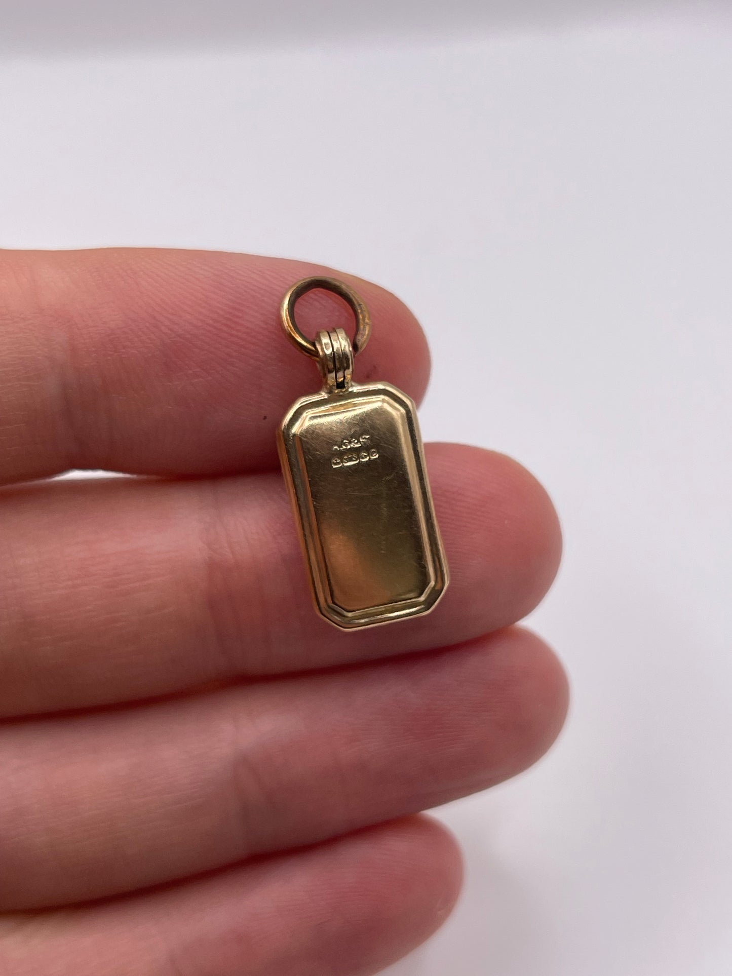 9ct gold locket pendant