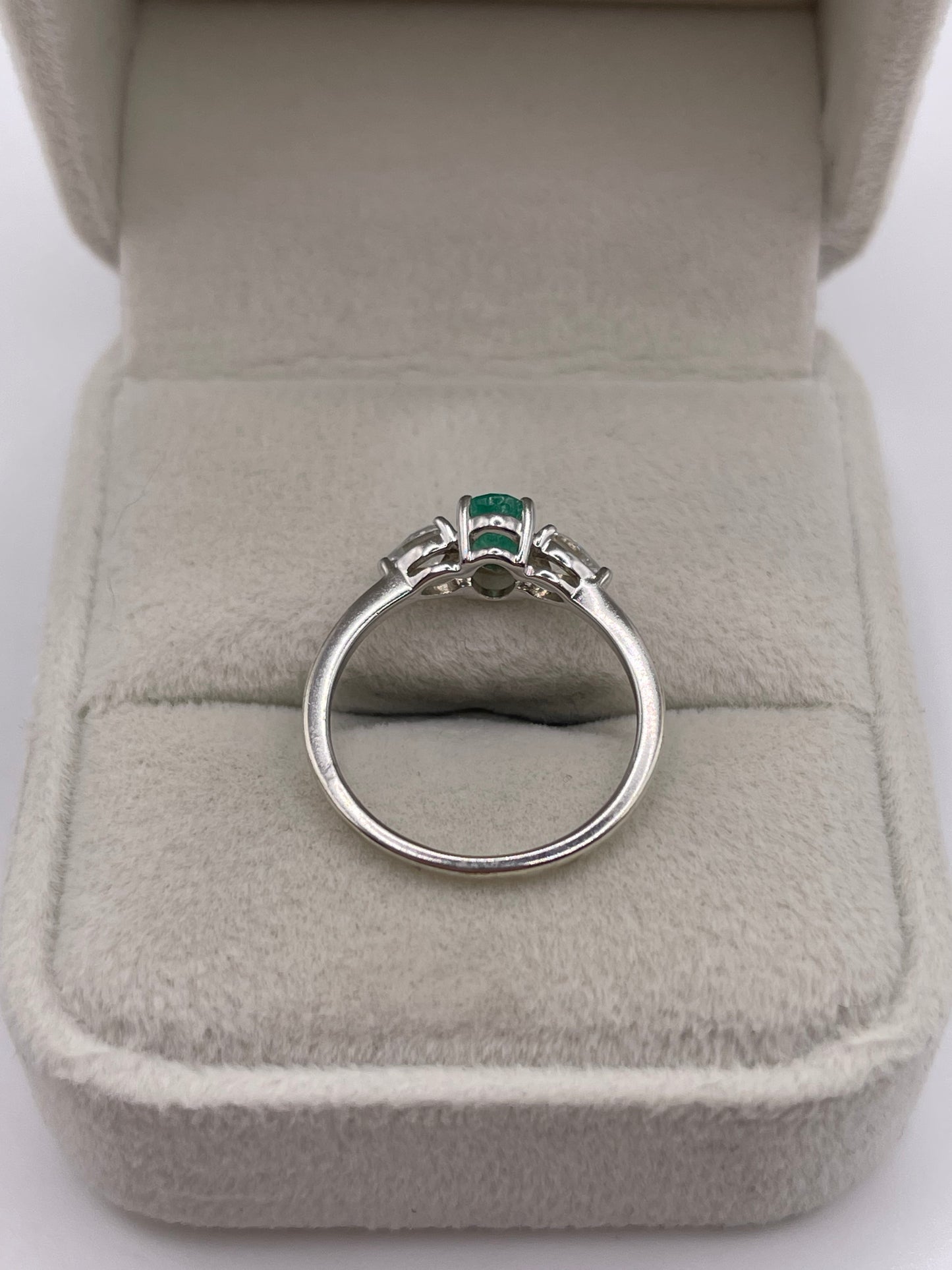 9ct white gold emerald and zircon ring