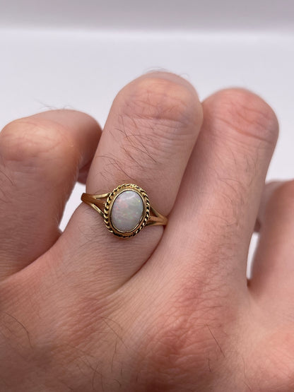 9ct gold opal ring