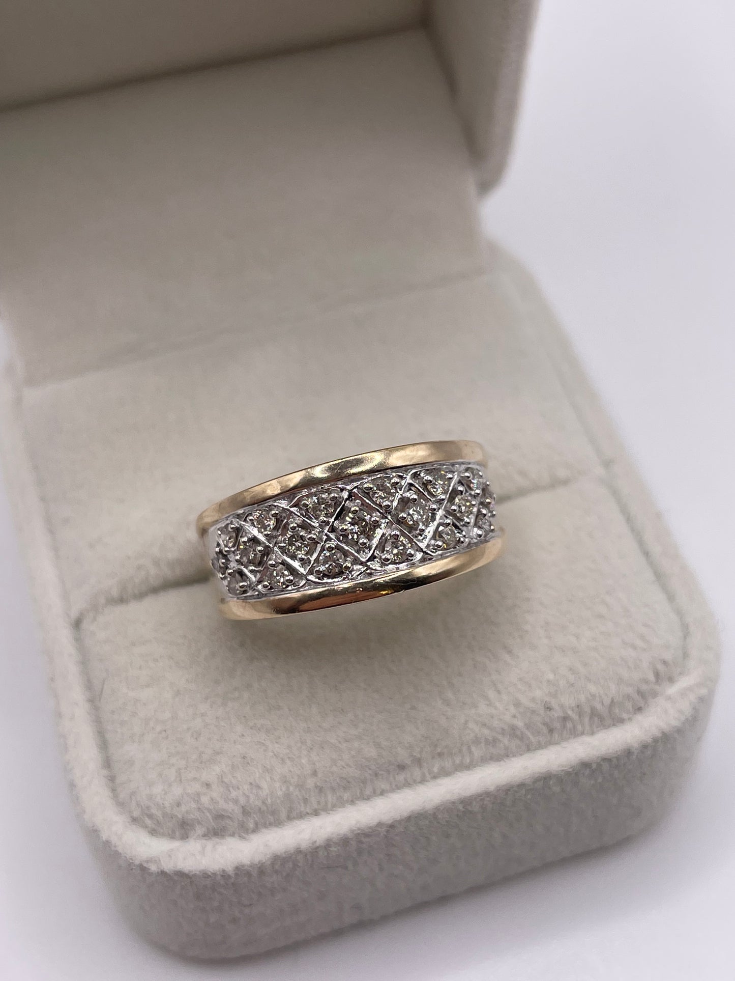 9ct gold diamond cluster ring