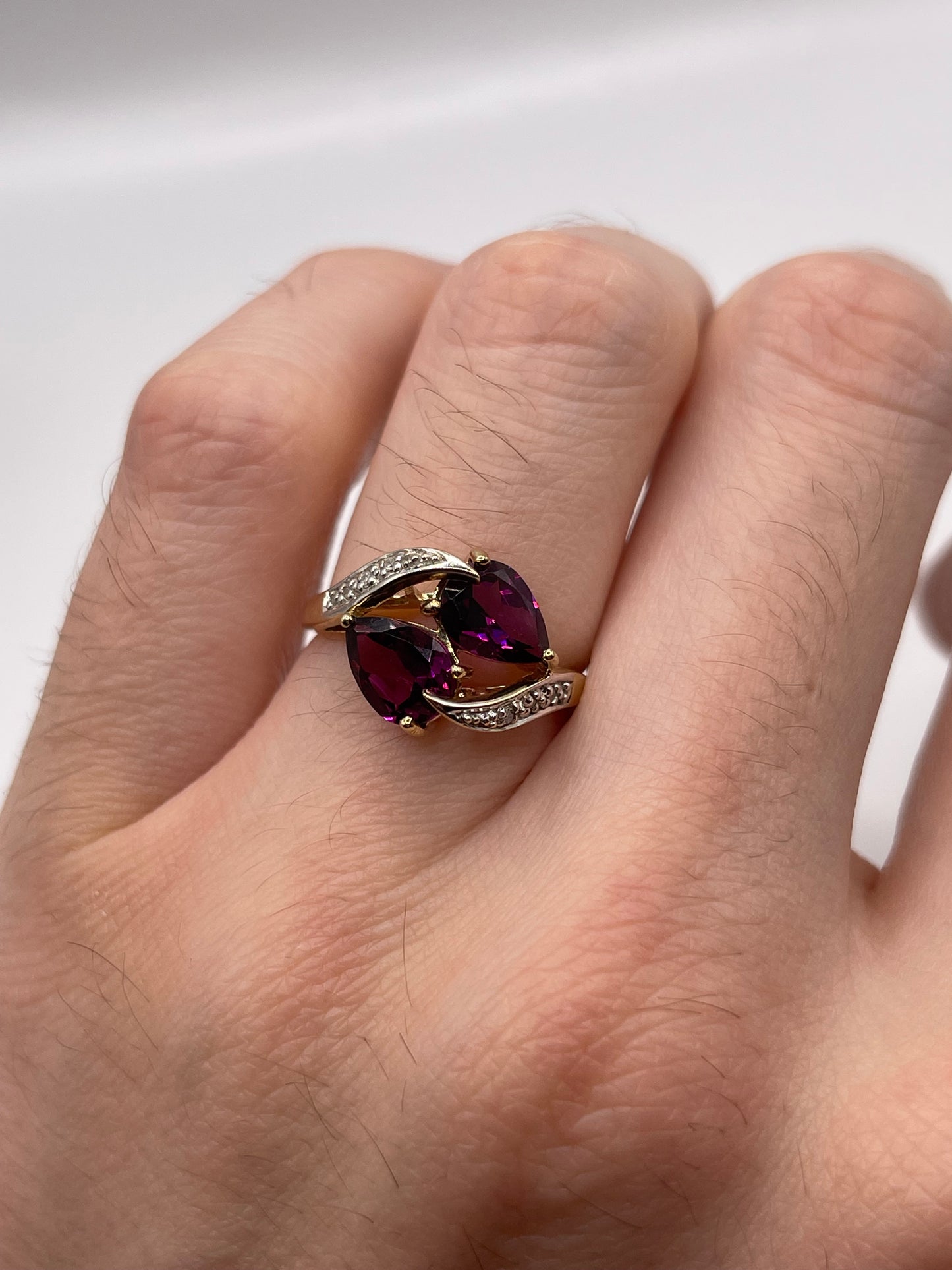 9ct gold garnet and diamond ring