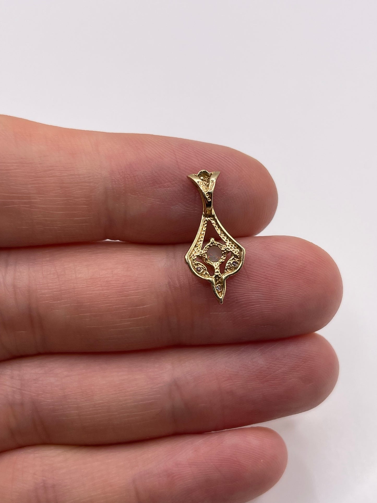 9ct gold opal and diamond pendant