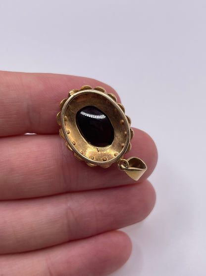 9ct gold cabochon garnet and pearl pendant