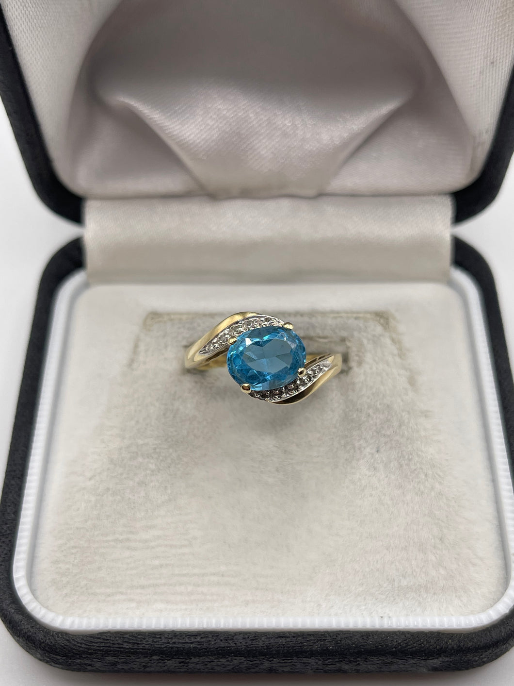 9ct gold topaz and diamond ring