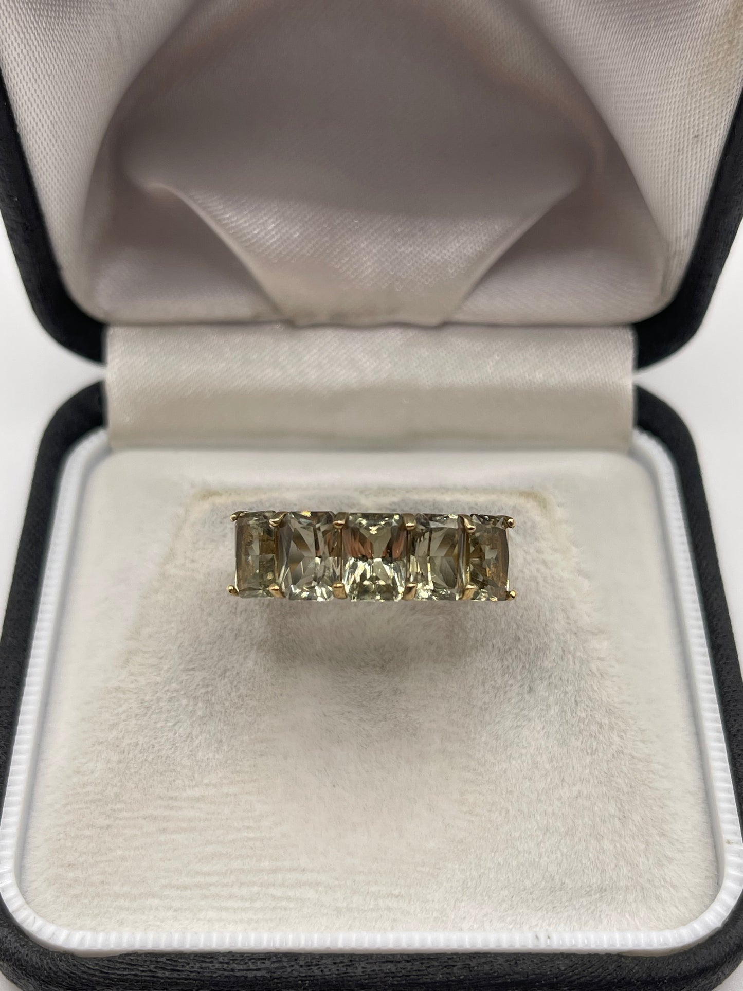 9ct gold quartz ring